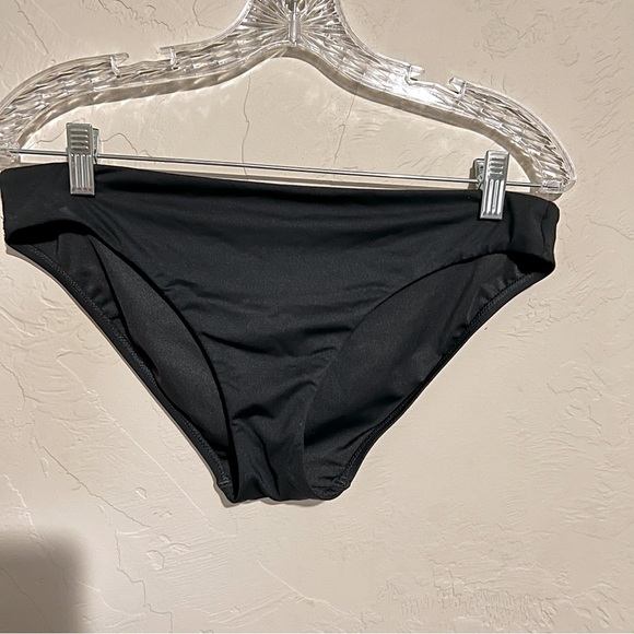 Athleta Bundle High Neck KeyHole Strappy Bikini Top & 2 Athleta Bikini Bottoms - Picture 5 of 16